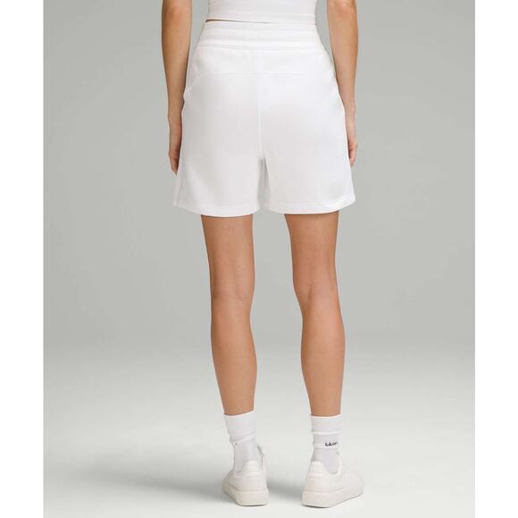 Lululemon Scuba High-Rise Short 5" in White Size 8 - Picture 3 of 7